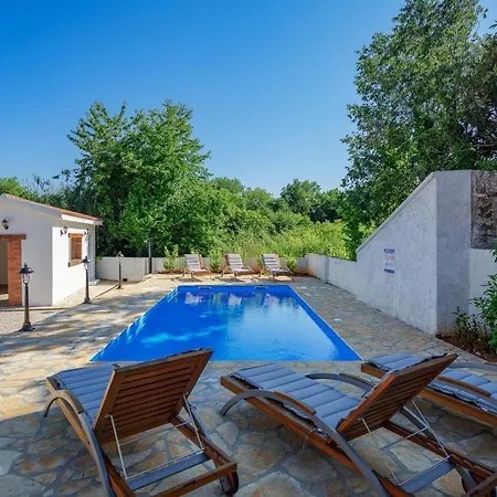 בית נופש Villa Alina *