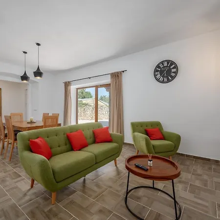 Semesterbostad Villa Alina *