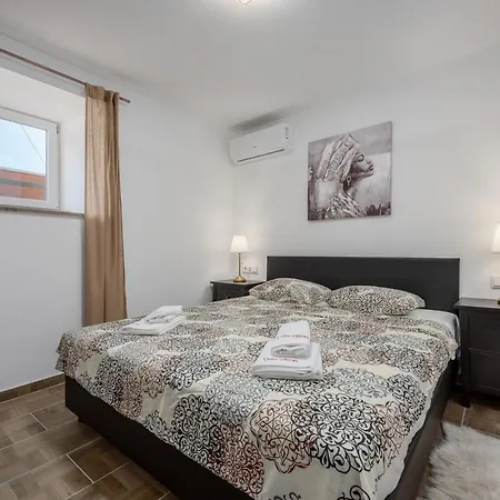 Villa Alina Semesterbostad *