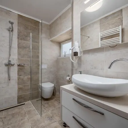 Semesterbostad Villa Alina